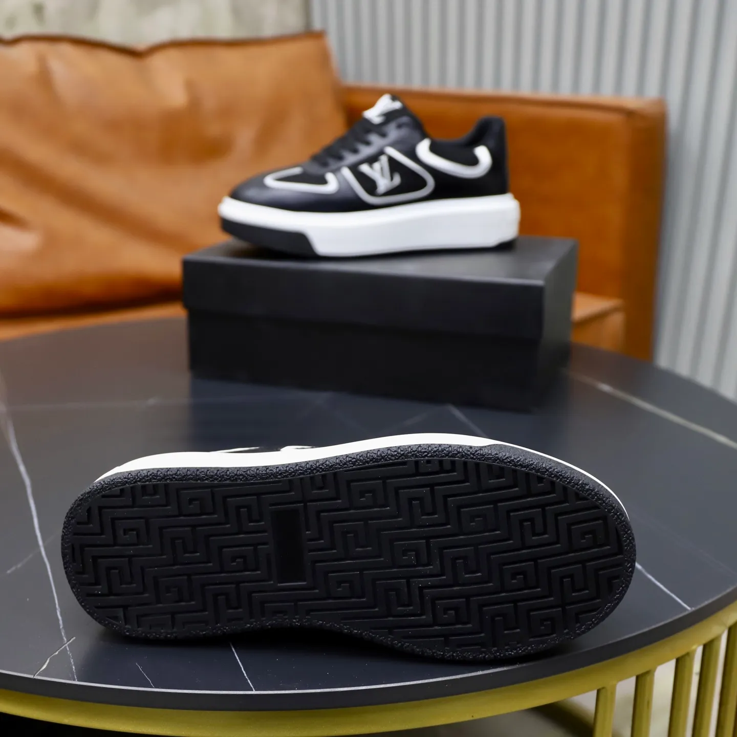 Ex-factory price: 442💰🙅‍♂️🙅‍♂️🙅‍♂️ Brand: LV Louis Vuitton Standard code: 38-44 (45 customized) Level: Same as the official website Material: Original cowhide stitching surface Comfortable and breathable lining Lightweight wear-resistant outsole Style category: Men's fashionable casual shoes Running sneakers Distinguished luxury brand elements Top luxury Color: actual picture color